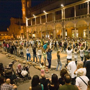 977597_530748596981679_475695861_o